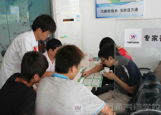 湖南萬(wàn)通汽修學(xué)校，報(bào)名火爆進(jìn)行中