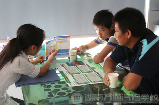 夏日炎熱，湖南萬(wàn)通汽修學(xué)校，招生火爆進(jìn)行中