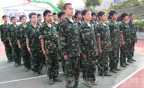 湖南萬通汽修學(xué)校2010年新生軍訓(xùn)