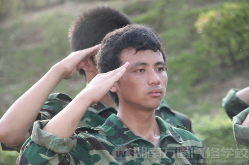 湖南萬通汽修學(xué)校2010年新生軍訓(xùn)