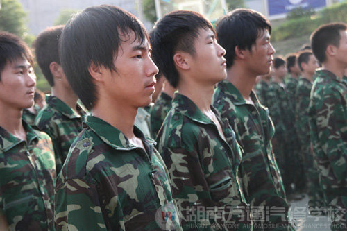 湖南萬通汽修學(xué)校2010年新生軍訓(xùn)