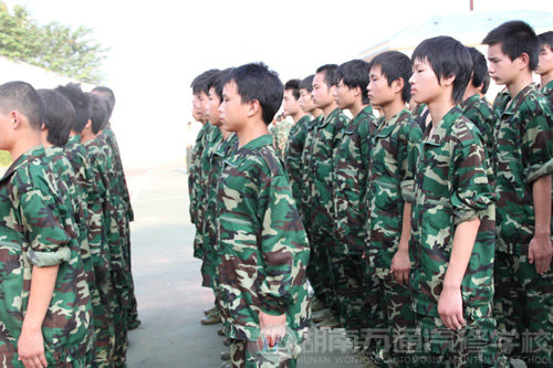 湖南萬通汽修學(xué)校2010年新生軍訓(xùn)