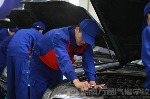 湖南萬通汽修學(xué)校，一流汽修學(xué)校