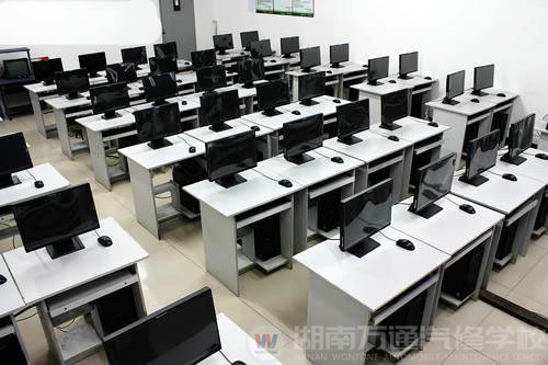 湖南萬通汽修學(xué)校，一流汽修學(xué)校