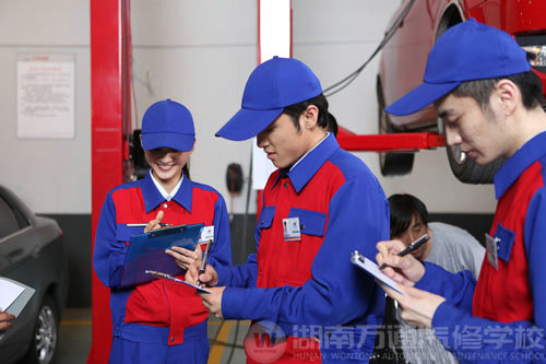 湖南萬(wàn)通汽修學(xué)校，汽車美容裝潢專業(yè)