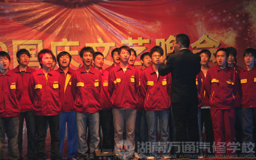 男生大合唱《歌唱祖國(guó)》