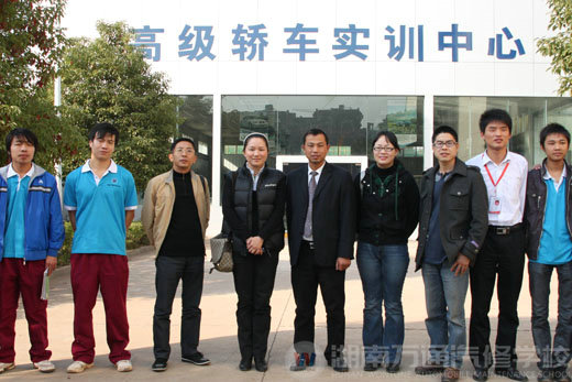 與V-KOOL加強校企合作