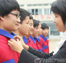 學(xué)生不分三六九等 萬通關(guān)愛始終如一