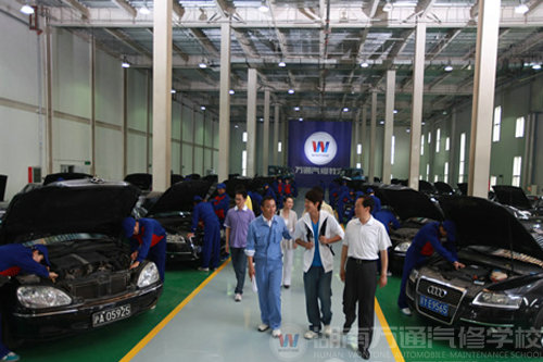 萬通汽修教育 圓你春天里的夢(mèng)