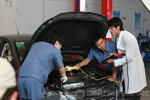 湖南萬(wàn)通汽修學(xué)校，2011學(xué)什么專業(yè)最有前途