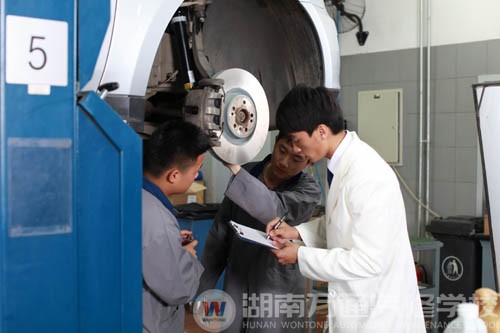 湖南萬通學汽修，農(nóng)家孩子的選擇