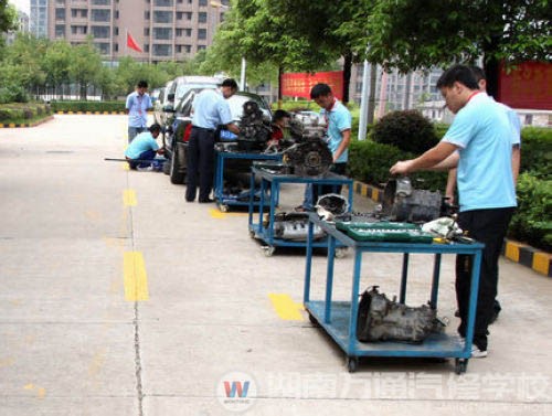 湖南萬通學(xué)子在技能比賽中不斷促進水平