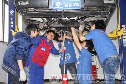 汽修學校 學子好未來-湖南萬通汽修學校