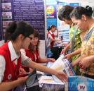 湖南高考咨詢會 萬通引領(lǐng)風(fēng)騷撒播溫暖