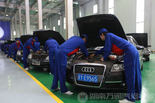 萬(wàn)通汽修學(xué)校:理實(shí)相結(jié)合才是硬道理