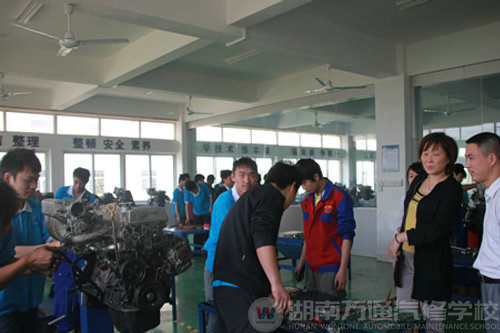 宋處長詢問生實訓(xùn)情況