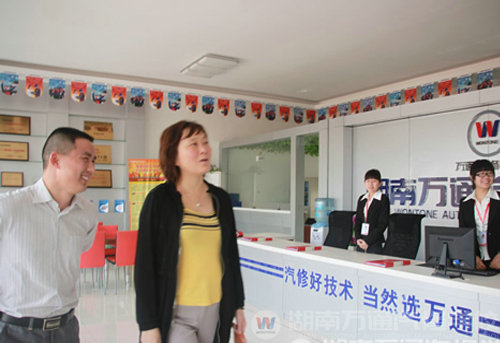 宋處長參觀咨詢中心