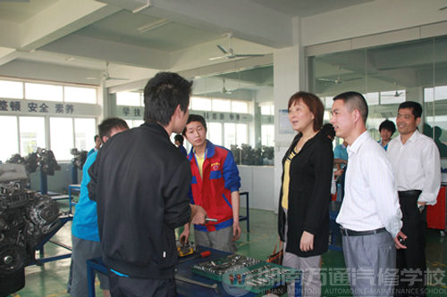 宋處長詢問生實訓(xùn)情況