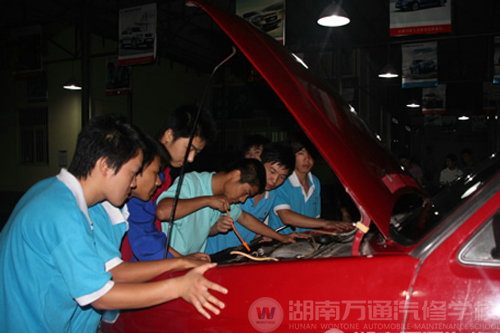 湖南萬通汽修學校整車實訓