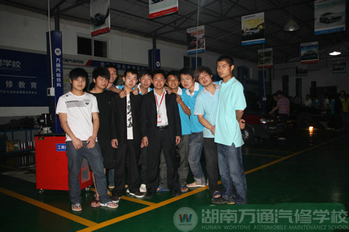 萬通汽修學校整車實訓