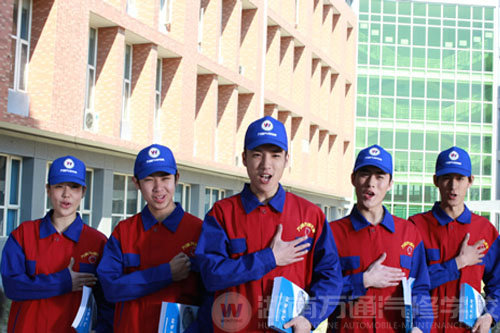 湖南萬通汽修學(xué)校學(xué)汽修 這個夏天擇校不再煩
