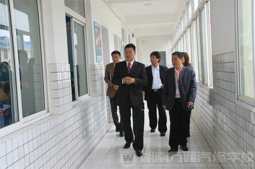 參觀(guān)教學(xué)區(qū)