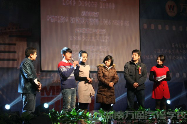 主創(chuàng)團隊上臺回答記者提問