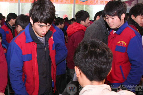 學(xué)子們投簡歷面試