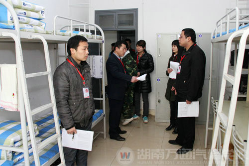 內(nèi)務(wù)檢查配圖-湖南萬通汽修學(xué)校