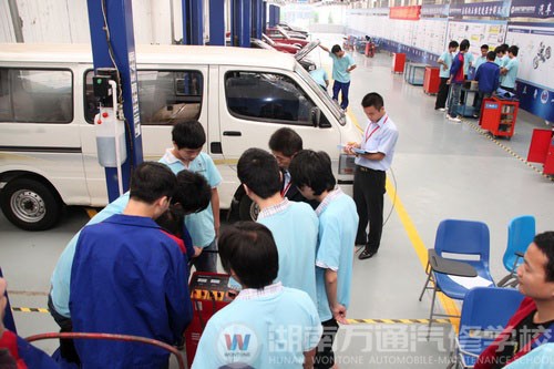 湖南萬通實訓(xùn)室里