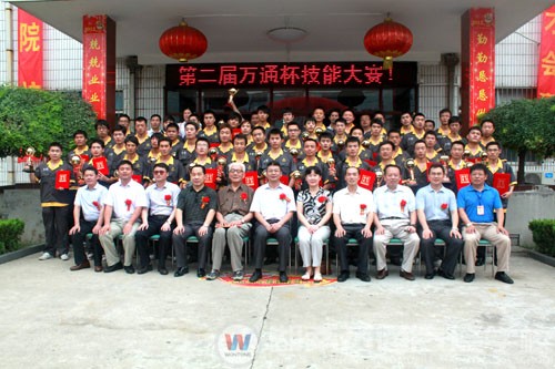 “萬通杯”大賽獲獎選手合影