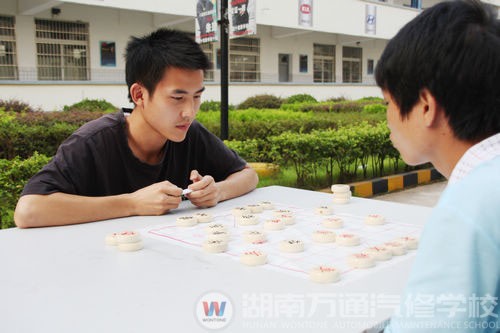 總決賽現(xiàn)場選手們沉著冷靜的表情