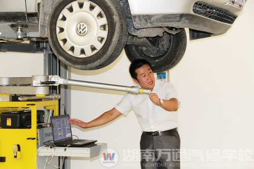 萬(wàn)通名師在理實(shí)一體化操作中