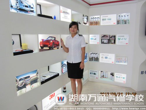 工作中的楊佩蘭