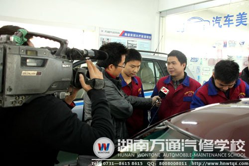湖南教育電視臺(tái)拍攝組進(jìn)萬(wàn)通拍攝汽車(chē)美容專(zhuān)業(yè)