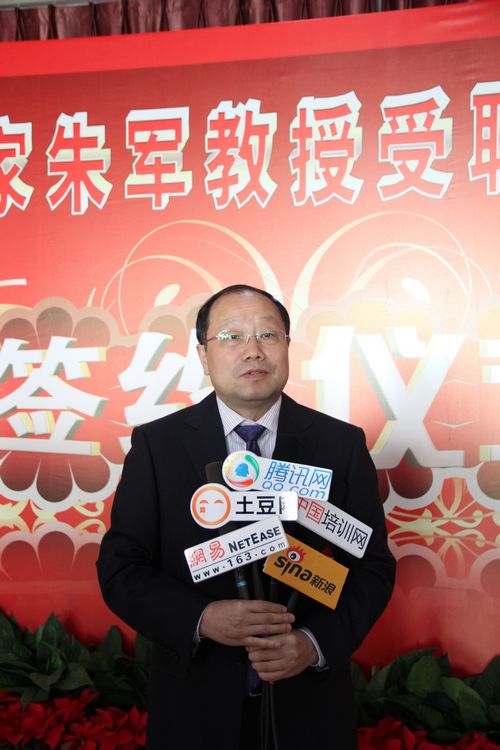 汪俊副總經(jīng)理接受媒體采訪