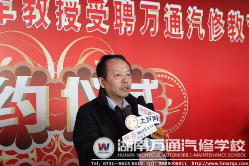 何揚(yáng)副部長接受媒體采訪