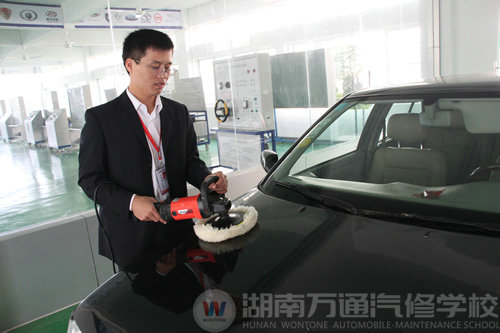 湖南萬通汽修學(xué)校名師周軍