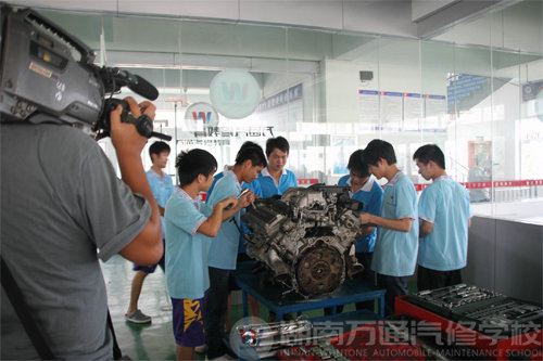 湖南教育電視臺(tái)對(duì)湖南萬通汽車學(xué)校采訪