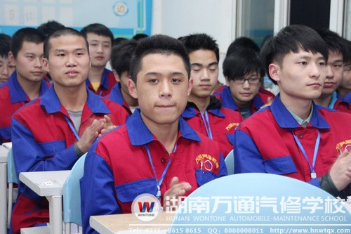 同學(xué)們認(rèn)真聆聽(tīng)蔣家順同學(xué)的話語(yǔ)