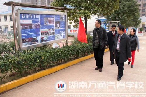 湖南省汽車行業(yè)協(xié)會副會長馬湘濱參觀湖南萬通