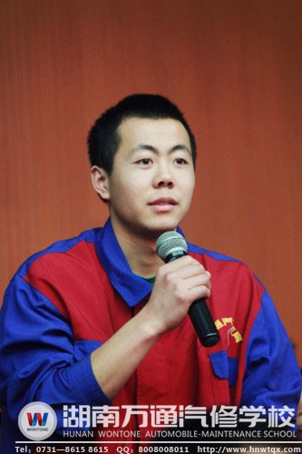 積極提問(wèn)的萬(wàn)通學(xué)子