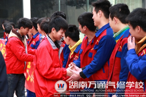 歡送會現(xiàn)場，同窗情誼難舍