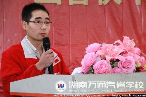 陳淵宏在定向班畢業(yè)典禮上激勵(lì)學(xué)弟們上努力追尋心中的夢想