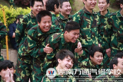 新生臉上洋溢的燦爛笑容