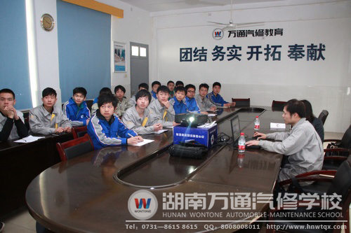 學(xué)子們認(rèn)真聽講