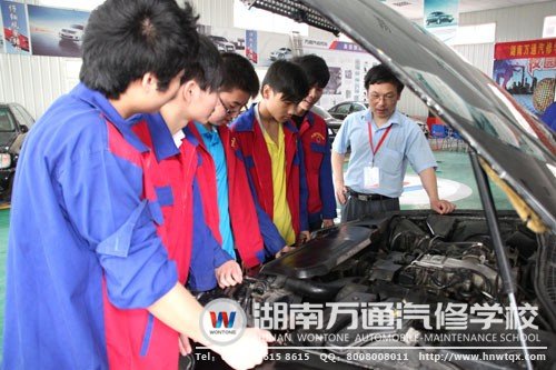 王國(guó)慶講解汽車構(gòu)造