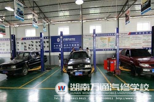 先進的實訓(xùn)設(shè)備是學(xué)習(xí)的有力保障