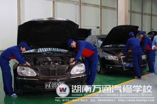 萬通竭盡所能，無論學(xué)生學(xué)習(xí)哪個(gè)專業(yè)，都能確保他們?cè)谝?guī)定的學(xué)年內(nèi)掌握真正的技能