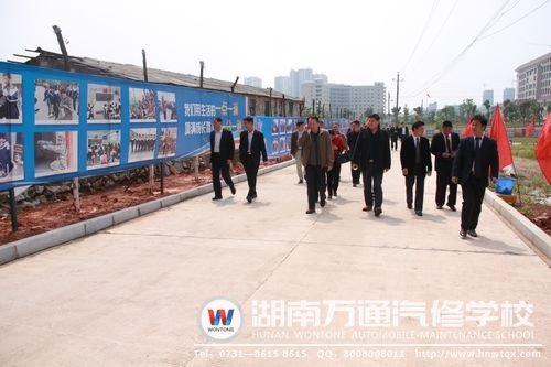 校園過道旁的&ldquo;學生成長足跡&rdquo;引起了各院校領(lǐng)導的興趣